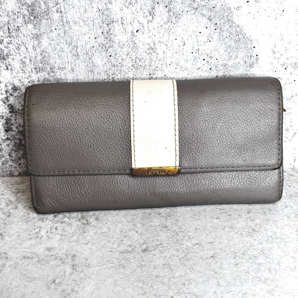 Fossil Grey Pebbled Leather Colorblock Stripe Clutch Wallet with Zip Pockets